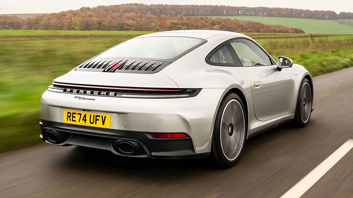 2-Porsche-911-review-2024_1